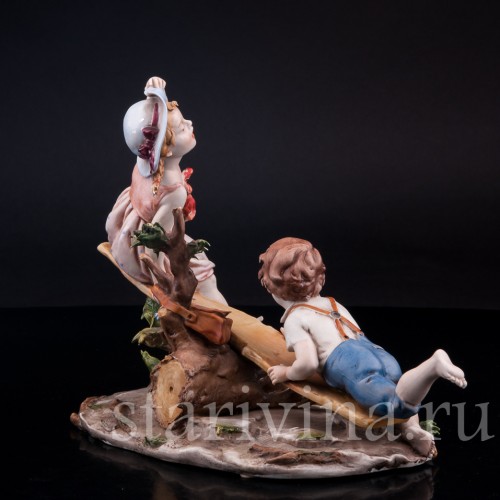 Фигурка из фарфора Дети на качелях, Capodimonte, Италия, вт. пол. 20 в.