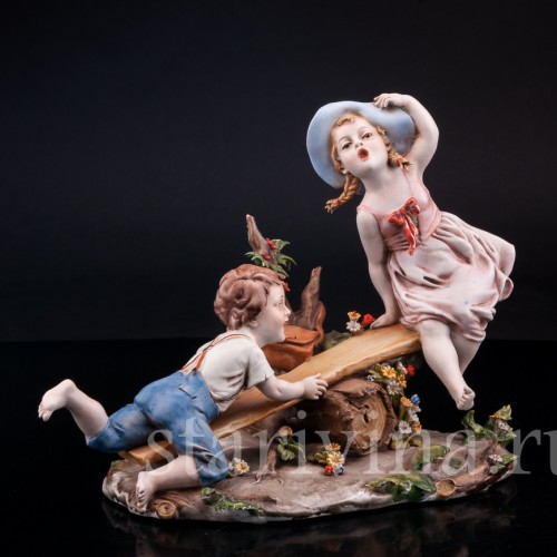 Фигурка из фарфора Дети на качелях, Capodimonte, Италия, вт. пол. 20 в.