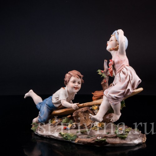 Фигурка из фарфора Дети на качелях, Capodimonte, Италия, вт. пол. 20 в.