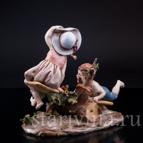 Фигурка из фарфора Дети на качелях, Capodimonte, Италия, вт. пол. 20 в.