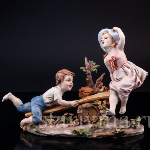 Фигурка из фарфора Дети на качелях, Capodimonte, Италия, вт. пол. 20 в.