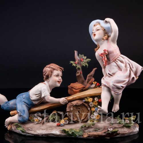 Фигурка из фарфора Дети на качелях, Capodimonte, Италия, вт. пол. 20 в.