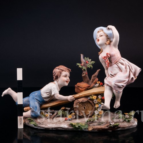 Фигурка из фарфора Дети на качелях, Capodimonte, Италия, вт. пол. 20 в.