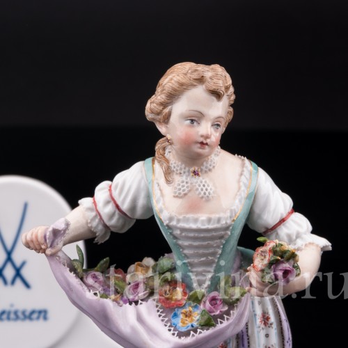 Девочка с цветами в подоле, Meissen, Германия, кон. 19, нач. 20 в.
