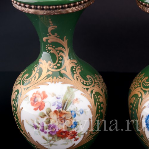 Две зеленые вазы с крышками, Франция, 20 в