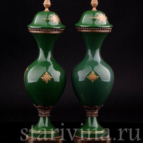 Две зеленые вазы с крышками, Франция, 20 в
