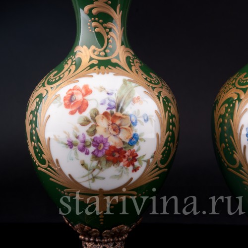 Две зеленые вазы с крышками, Франция, 20 в