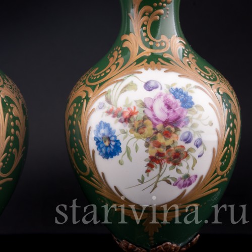 Две зеленые вазы с крышками, Франция, 20 в