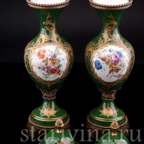 Две зеленые вазы с крышками, Франция, 20 в