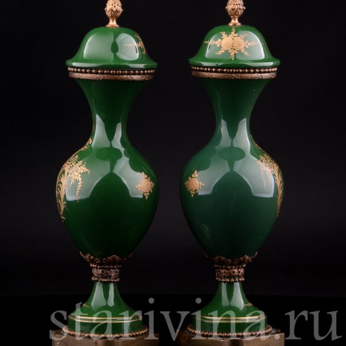 Две зеленые вазы с крышками, Франция, 20 в