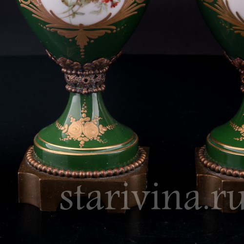 Две зеленые вазы с крышками, Франция, 20 в