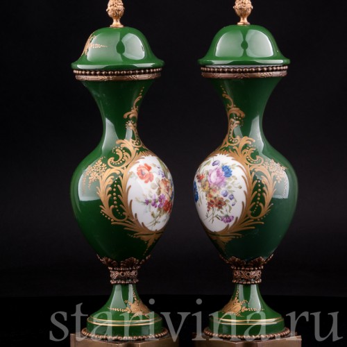 Две зеленые вазы с крышками, Франция, 20 в