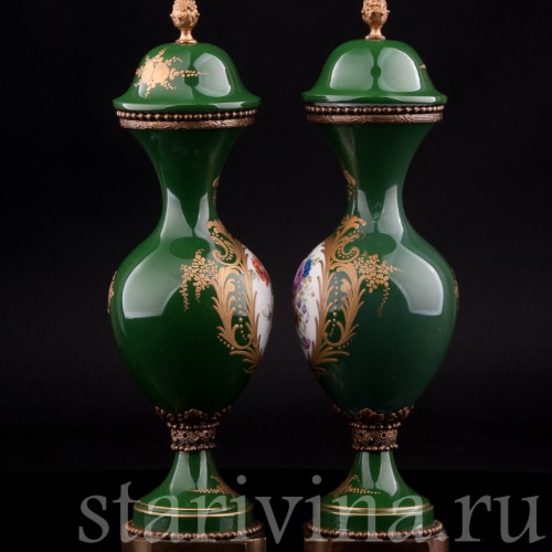 Две зеленые вазы с крышками, Франция, 20 в