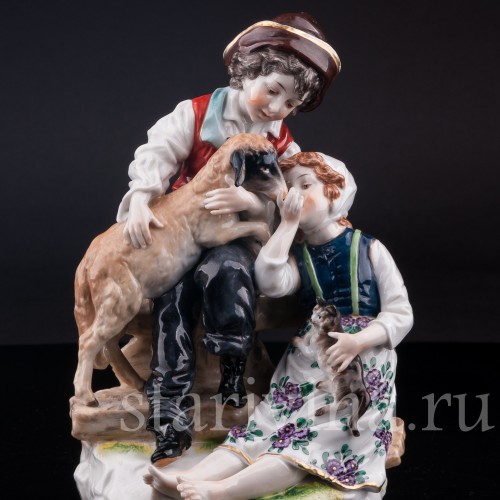 Статуэтка из фарфора Дети с овечкой и котом, Ernst Bohne Sohne, Германия, кон. 19 - нач. 20 вв.