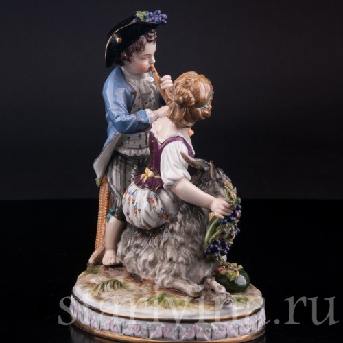 Статуэтка из фарфора Аллегория осени, дети с козликом, Германия, кон. 19 в..