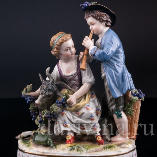 Статуэтка из фарфора Аллегория осени, дети с козликом, Германия, кон. 19 в..