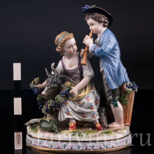Статуэтка из фарфора Аллегория осени, дети с козликом, Германия, кон. 19 в..