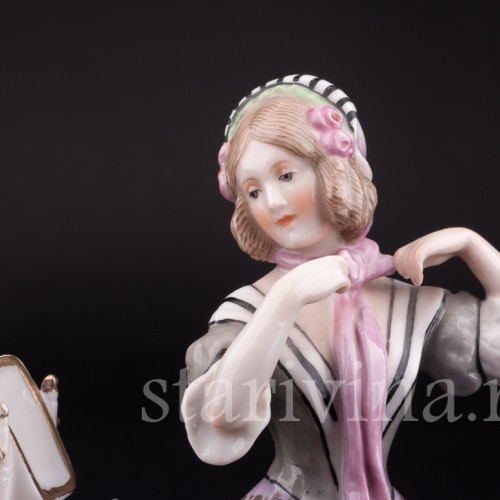 Статуэтка из фарфора Девушка у зеркала, Германия, пер. пол. 20 в.