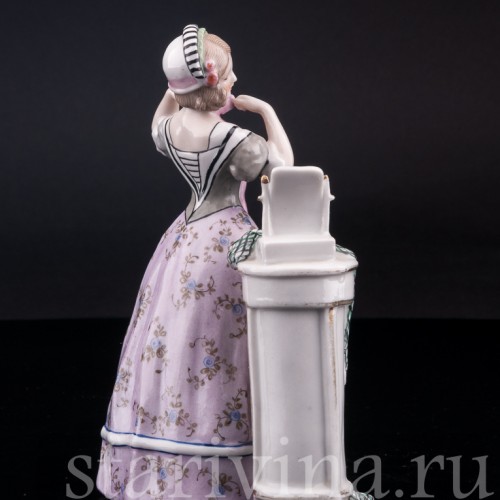 Статуэтка из фарфора Девушка у зеркала, Германия, пер. пол. 20 в.