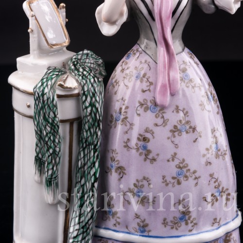 Статуэтка из фарфора Девушка у зеркала, Германия, пер. пол. 20 в.