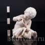 Статуэтка из фарфора Девочка, поящая куклу, E. A. Muller, Германия, кон. 19 - нач. 20 вв.