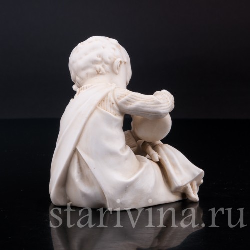 Статуэтка из фарфора Девочка, поящая куклу, E. A. Muller, Германия, кон. 19 - нач. 20 вв.