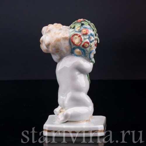 Фигурка из фарфора Малыш с букетом цветов, Karl Ens, Германия, 1920-30 гг.