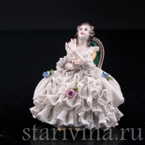 Девушка на стуле, кружевная, миниатюра, Volkstedt, Германия, вт. пол. 20 в.