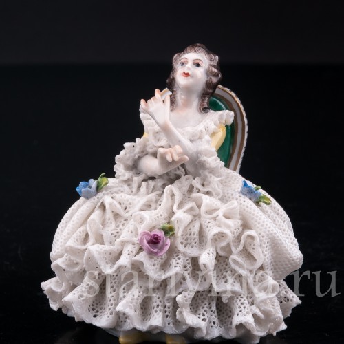 Девушка на стуле, кружевная, миниатюра, Volkstedt, Германия, вт. пол. 20 в.