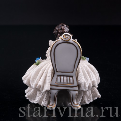 Девушка на стуле, кружевная, миниатюра, Volkstedt, Германия, вт. пол. 20 в.