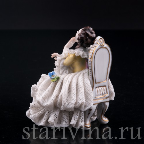 Девушка на стуле, кружевная, миниатюра, Volkstedt, Германия, вт. пол. 20 в.
