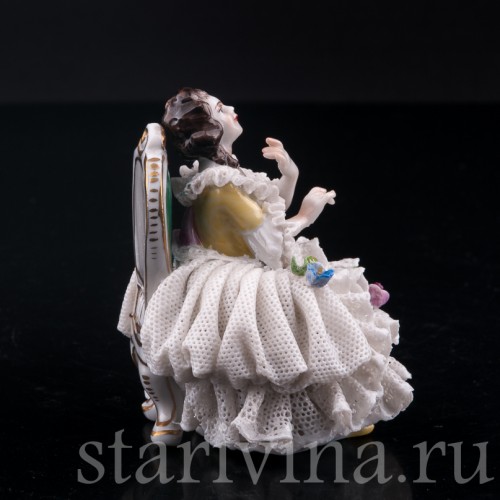 Девушка на стуле, кружевная, миниатюра, Volkstedt, Германия, вт. пол. 20 в.