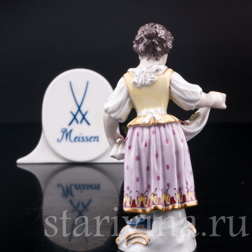 Статуэтка из фарфора Девочка с цветами в подоле, Meissen, Германия, кон. 19 - нач. 20 вв.