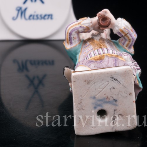 Фигурка из фарфора Мальчик, играющий на флейте, миниатюра, Meissen, Германия, кон. 19 - нач. 20 вв.