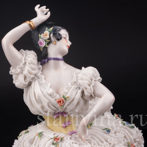 Фарфорвая статуэтка Танцующая девушка, кружевная, Volkstedt, Германия, до 1935 г.