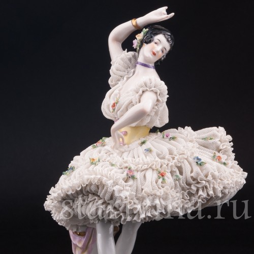 Фарфорвая статуэтка Танцующая девушка, кружевная, Volkstedt, Германия, до 1935 г.