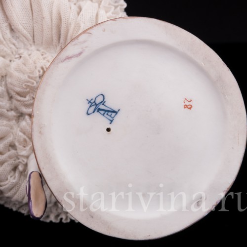 Фарфорвая статуэтка Танцующая девушка, кружевная, Volkstedt, Германия, до 1935 г.