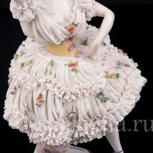 Фарфорвая статуэтка Танцующая девушка, кружевная, Volkstedt, Германия, до 1935 г.