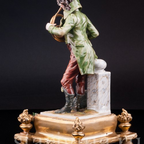 Фигурка музыканта из фарфора Валторнист, Richard Eckert & Co, Германия, кон. 19 в.