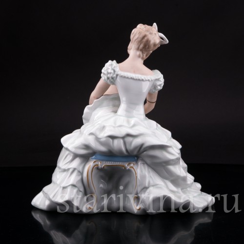 Фарфоровая статуэтка Балерина, завязывающая балетную туфельку, Wallendorf, Германия, 1960 гг.