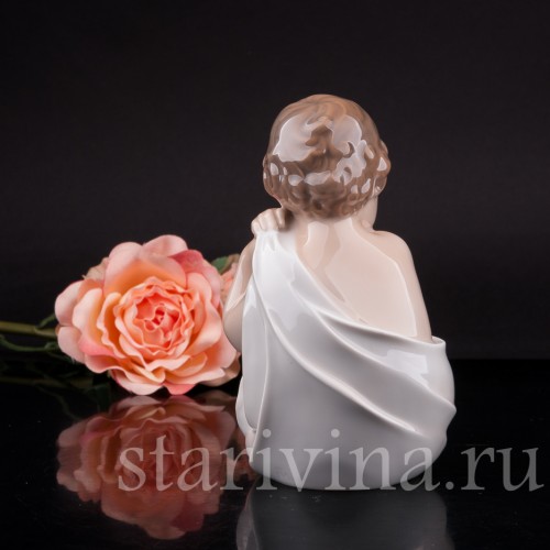 Статуэтка из фарфора девочки Бутон розы, Royal Copenhagen, Дания, 1969-74 гг.