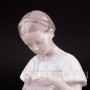 Статуэтка из фарфора Девочка с вязанием, Bing & Grondahl, Дания, 1915-48 гг.