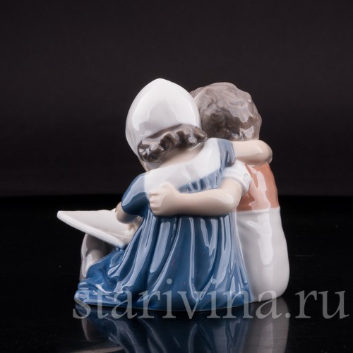 Фигурка из фарфора Малыши, читающие книжку, Bing & Grondahl, Дания, 1952-58 гг.
