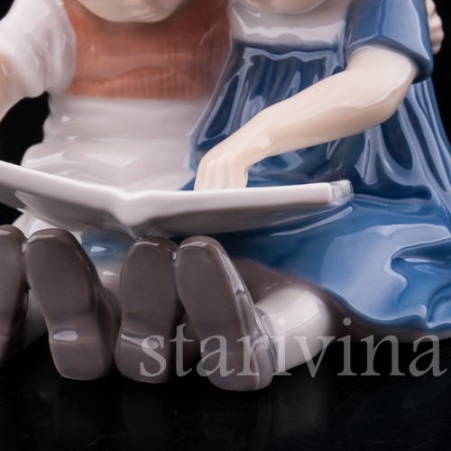 Фигурка из фарфора Малыши, читающие книжку, Bing & Grondahl, Дания, 1952-58 гг.