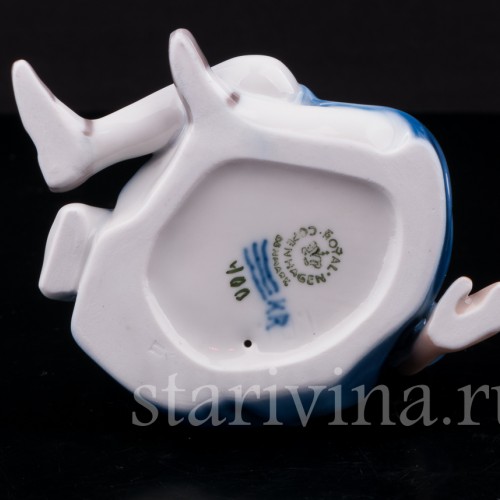 Фигурка из фарфора Девочка с куклой, Royal Copenhagen, Дания, кон. 20 в.