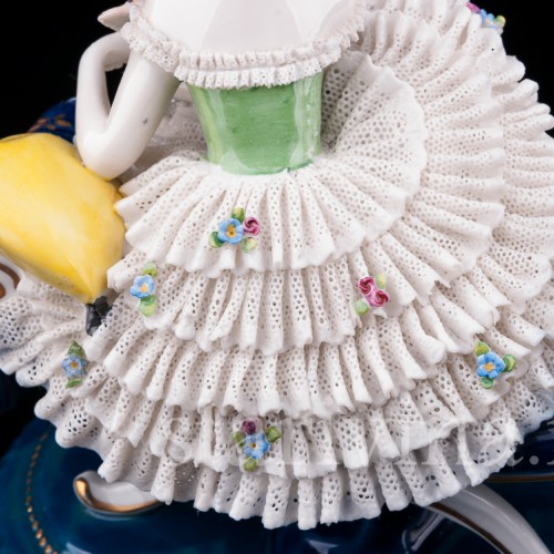 Девушка с попугаем, кружевная, E. A. Muller, Германия