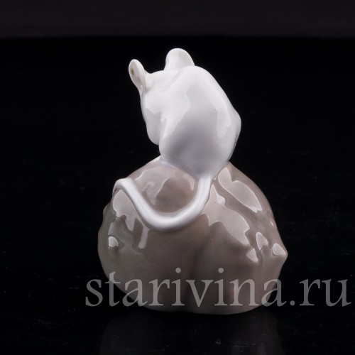 Фигурка из фарфора Мышь на каштане, Royal Copenhagen, Дания, 1956 г.