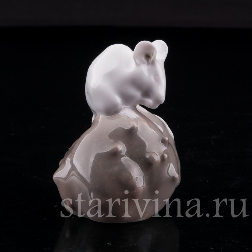 Фигурка из фарфора Мышь на каштане, Royal Copenhagen, Дания, 1956 г.
