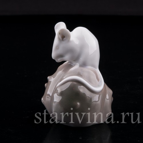 Фигурка из фарфора Мышь на каштане, Royal Copenhagen, Дания, 1956 г.