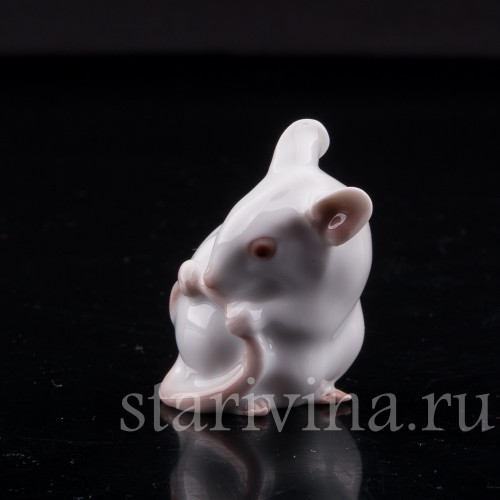 Фарфоровая фигурка Мышь, держащая хвост, Bing & Grondahl, Дания, вт. пол. 20 в.